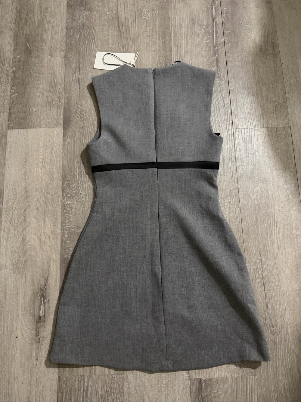 Zara Light Gray Sleeveless Mini Dress with Black Waist Tie - Picture 7 of 9